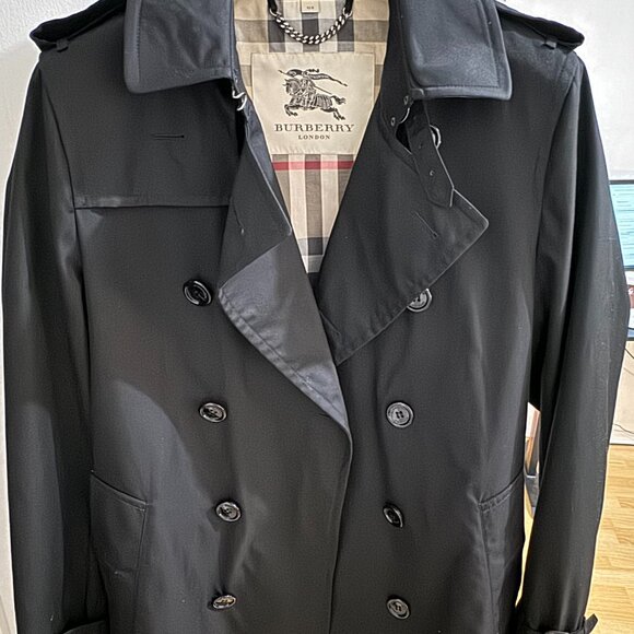 Authentic Burberry Black Trench Coat Mens, Size 52R - Picture 1 of 9